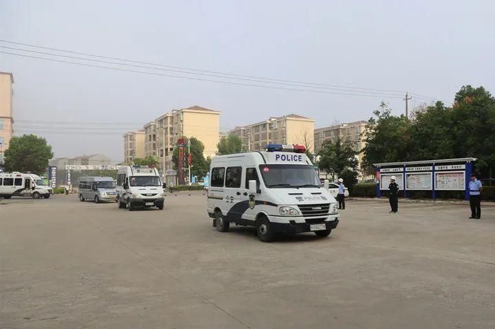 性质组织|暴力拆迁，强占土地…荆门郭某红等25人涉黑案件一审公开开庭