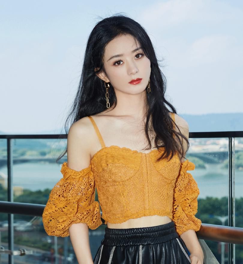  干活|赵丽颖干活突然被黄晓明叫住，她下意识的反应，太让人心疼了