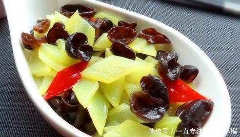  咖喱鸡|精选美食：咖喱鸡块、水煮肉片、青笋炒木耳、水煮杏鲍菇的做法