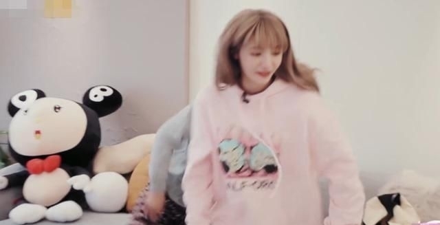 麦迪娜|姜潮送无袖裙“逼哭”妈妈,麦迪娜反应抢镜,婆媳关系好坏很明显