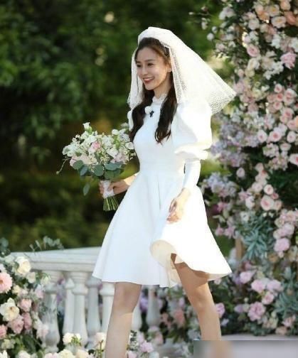  字幕|Baby和蔡徐坤组情侣，一旁的字幕亮了，网友：这么怕黄教主？