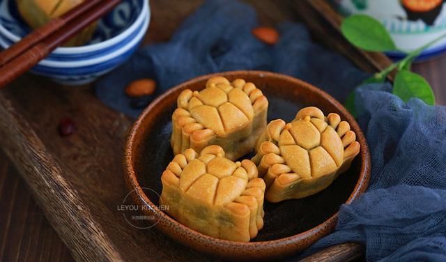 新意|在家做月饼，换个样子更有新意，端上桌就被一抢而光