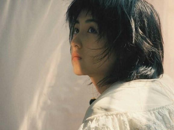 超强|何炅问张子枫想去哪所大学,妹妹的回答证明超强实力