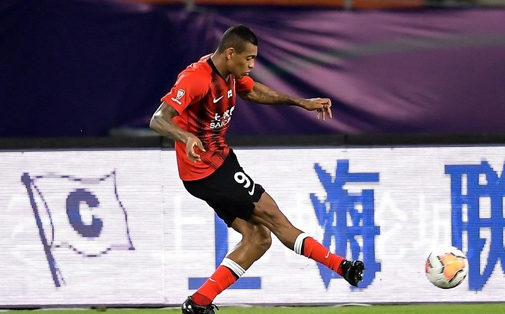  庆祝|4-0，夺冠热门迎两连胜！悍将双响激情庆祝，上港大胜登顶榜首！