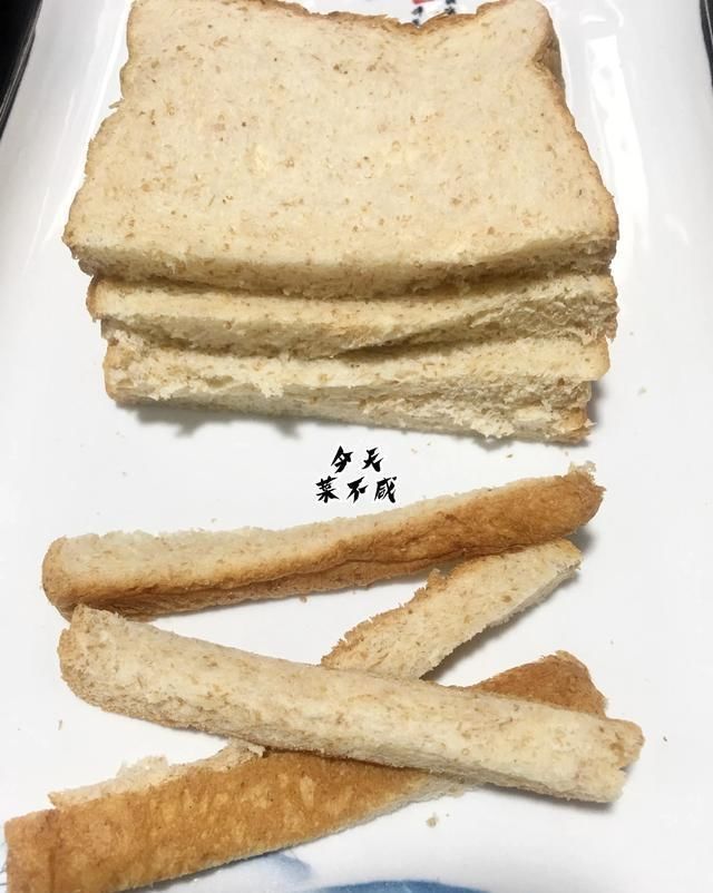 创意|面包锅贴鱼，创意十足，外酥里嫩，我家孩子最爱吃，三天做一次