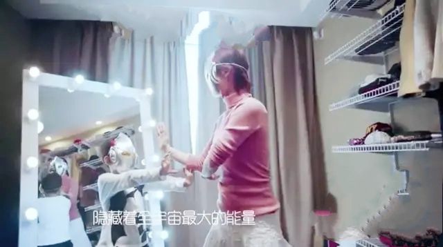  和自己|黄圣依cos奥特之母，还学习奥特曼相关知识，她能认清所有奥特曼吗