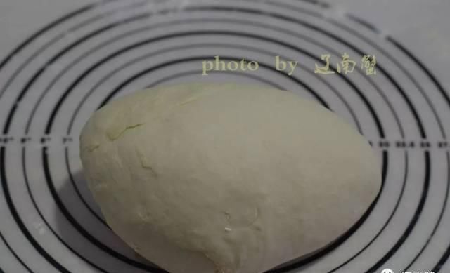  饼子上面|想做出层次分明的葱油饼，这个东西还真不能少！