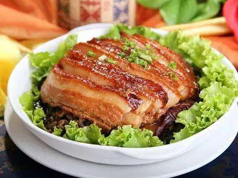  家常|梅干菜搭配上猪肉，扣肉才是主旋律，梅菜扣肉家常做法分享