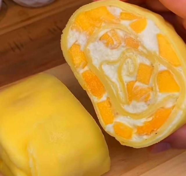  芒果|好吃的芒果毛巾卷平底锅就可以做来跟小编一起做吧