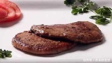  图五|七种造假食物，图五像在吃塑料，网友全部都吃过，我没救了