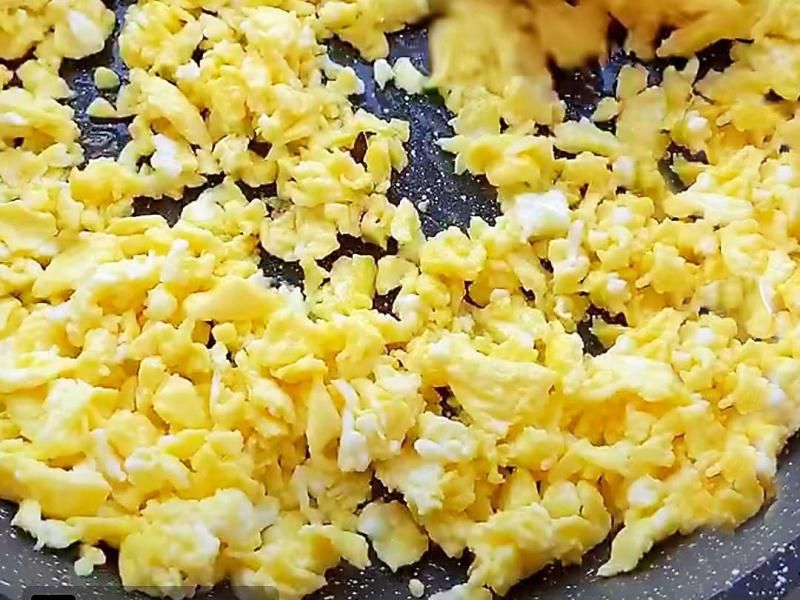  韭菜|不用揉面和醒面，照样可以做出金黄酥脆，皮薄馅大的韭菜盒子