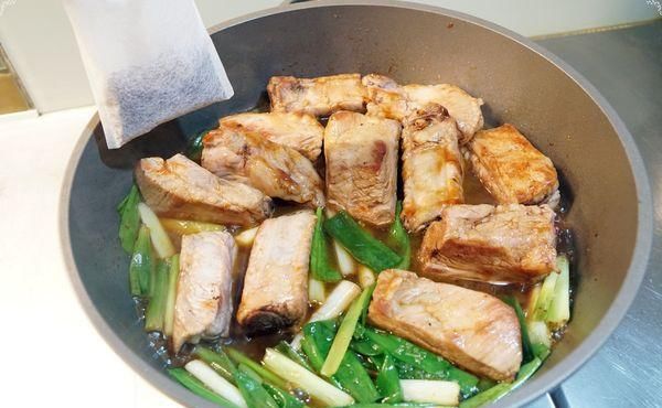  绍兴酒|做排骨时，有人先焯水有人直接炖，老厨子：全不对，教你正确做法