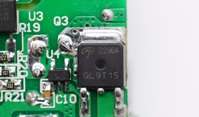  充电|万旅45W快充旅行转换插座拆解，一个便可走遍世界