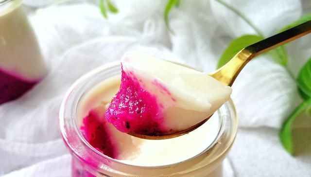 双色|火龙果换种吃法,加点酸奶做双色布丁,成本低成功率高