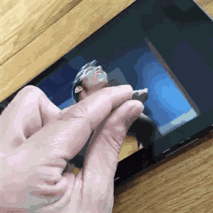  下嘴|搞笑GIF：这只是一个面具，哥们，你就放心下嘴吧！