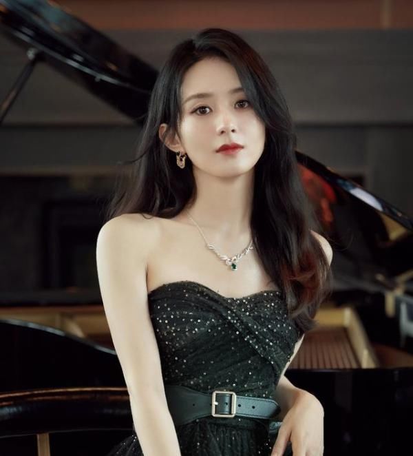  闹笑话|赵丽颖翻车了？为王一博新综宣传闹笑话，自称忠实观众却弄错名字