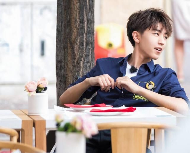  引热议|《中餐厅》王俊凯片酬引热议，得知金额后，观众：这是他自己提的