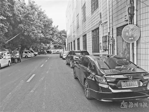 人心|车辆乱停放 行人心添堵