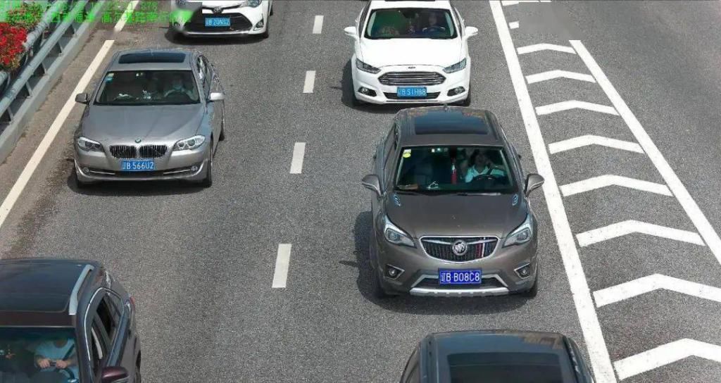 高清|高清曝光！司机行人都有！