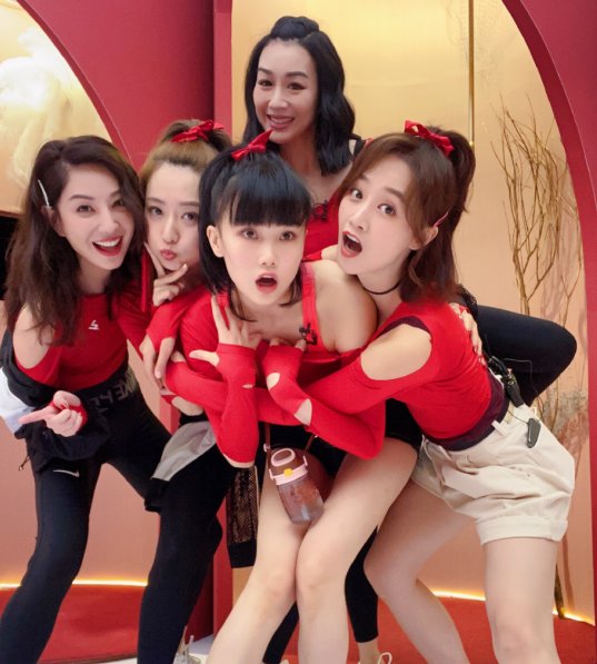  撒娇|蓝盈莹撒娇想抢歌, 郑希怡霸气回怼: 我不吃这一套