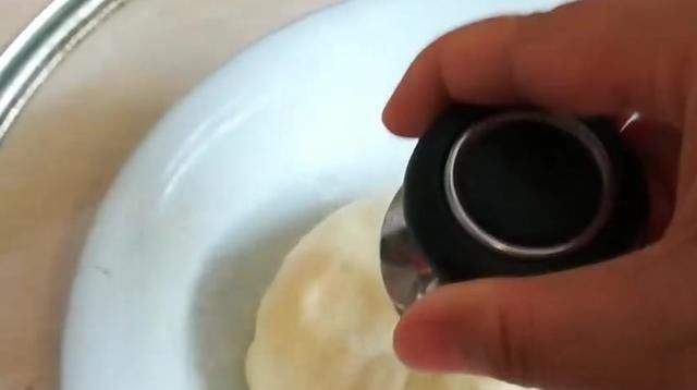  做法|电饭锅版老面包的做法，香甜松软，出锅之后超好吃！