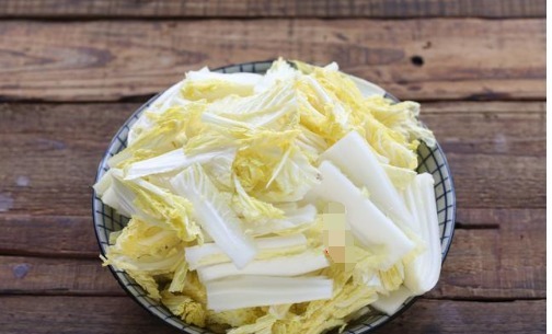 腊肉|没有比这更馋人的砂锅菜了,不加一滴水,焖一锅,给龙虾都不换