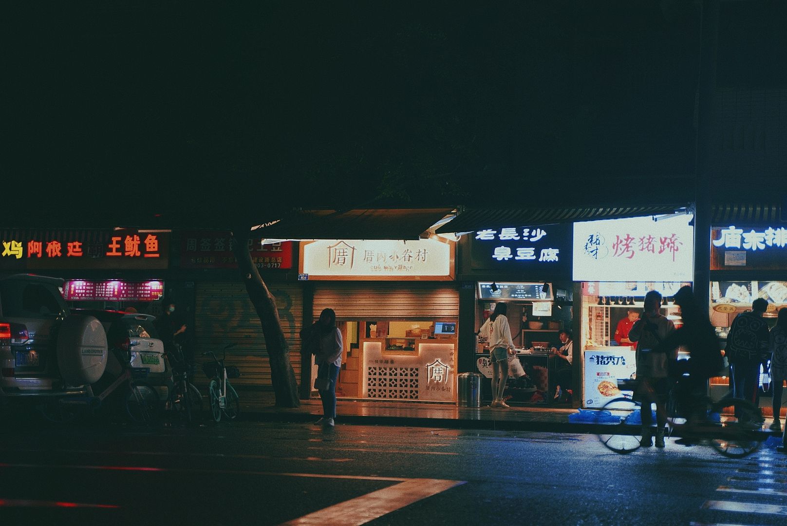 商场里|美食打卡攻略!每一个美食聚集地,都种满了成都人