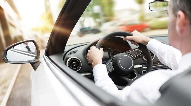  崭新|生活不易：95后小伙子每天跑车1000公里，4个来回，赚1000元