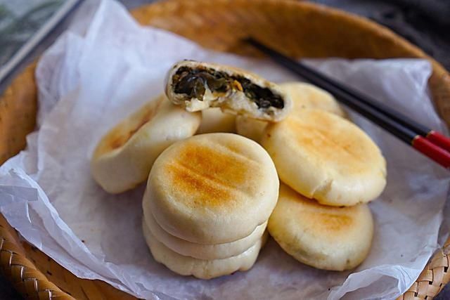  桃园建民西|教你家常好吃的酸菜肉末馅饼，香气四溢超美味，隔壁小孩都馋哭了