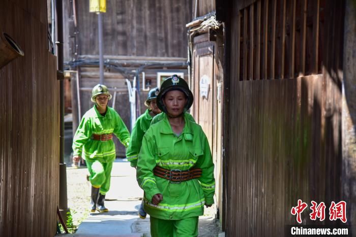 妇女|广西侗族妇女组成志愿消防队 保护千年侗寨安全