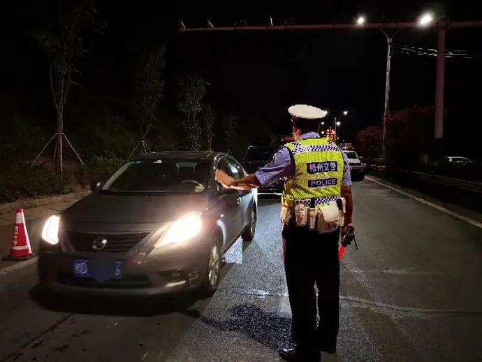 守护|国庆我在岗丨梧州交警“逢五”亮剑,守护平安畅通出行路!