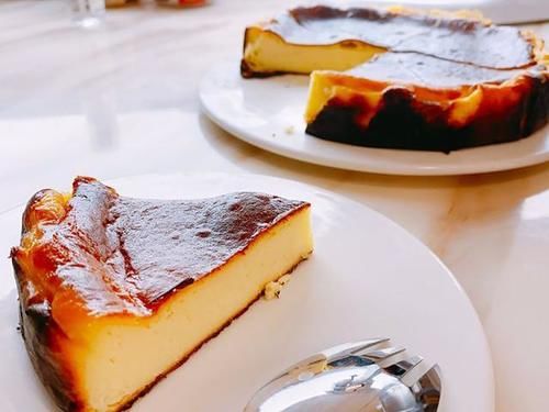  巴斯克芝士蛋糕|别再做电饭锅蛋糕了，现在流行它！比戚风蛋糕更柔软，简单零失败