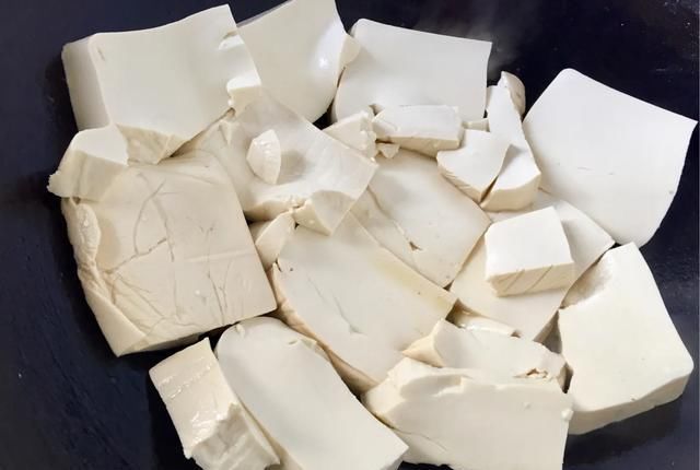  鲜嫩|鱼滑豆腐锅，教你简单做法，鱼香腐滑，鲜嫩美味?