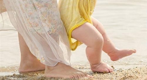 父母|腿型不好看的孩子,除了遗传还有2个原因,很多父母都不知道