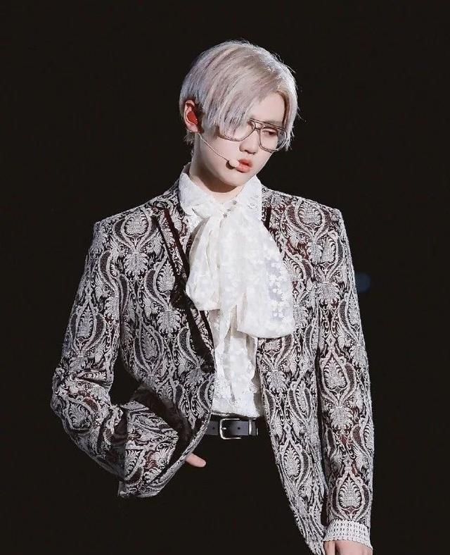  R1SE|硬糖少女粉丝一边喊着糊，一边又喊着“壶”，R1SE不累壶妹也累了