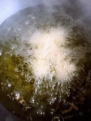 好吃|1斤猪肉,1节莲藕,教你正宗炸莲藕丸子的做法,又香又酥脆,好吃