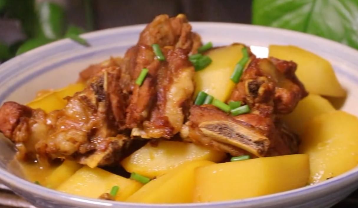 好吃|排骨与土豆是绝配,土豆软绵,排骨入口即化,好吃到停不下来