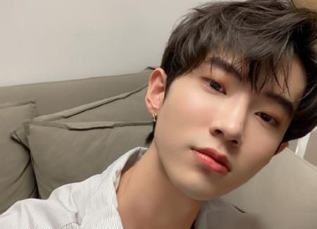  最低|人气全团最低唱跳皆废，想转型成综艺咖，他却被弟弟们带飞躺赢