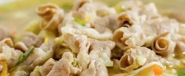 美味|一个人这么吃,把金针菇和它煮,简单精致,不脏菜板!偷懒又美味