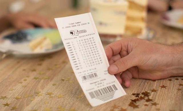 格洛弗|两焊工合伙买彩票中2800万立马平分，领奖时放弃1000多万