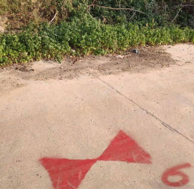  路上|“村口路上的标记是干嘛用的？”哈哈哈哈哈...把它全涂了会有人找你的！