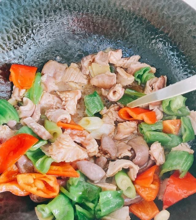 香辣|脆嫩爽口的双椒爆肚,香辣弹韧,百吃不厌,赶紧来瞧一瞧