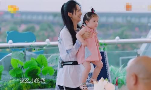  脱口|赵丽颖抱来神似李浩菲的小孩，谁注意她脱口的评价？懂了何炅的眼光！