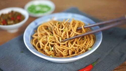 乡愁|6分钟还原地道堂食风味，这道热干面好吃到爆！一碗解乡愁