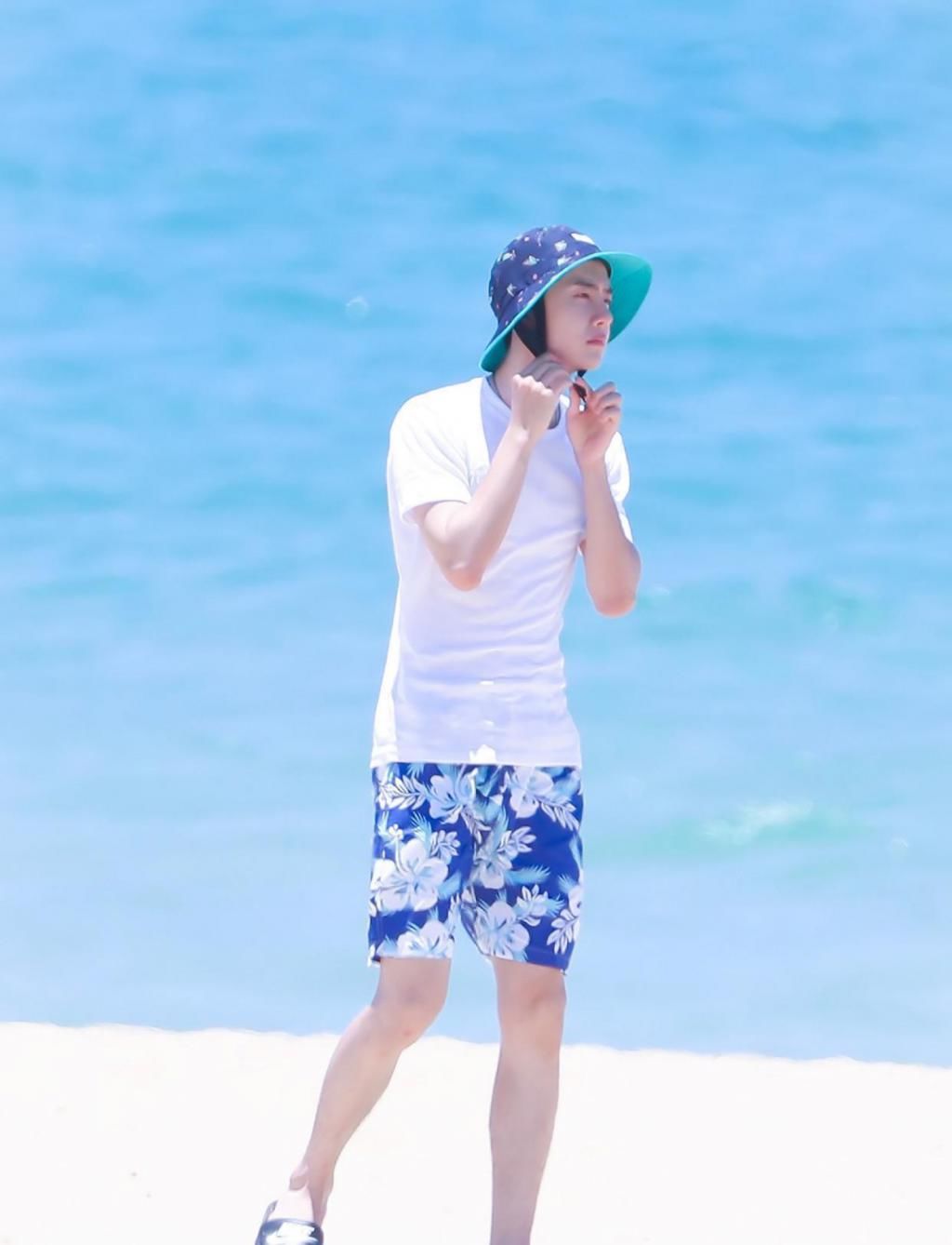  王一博|王一博在海上放飞自我，黄轩：管不住了