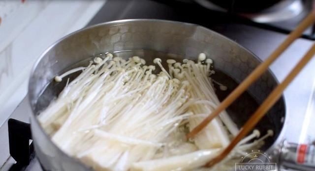 只敢|一周只敢吃一次的下饭菜,酸辣鲜爽,每次只烧一大碗,多了会吃撑