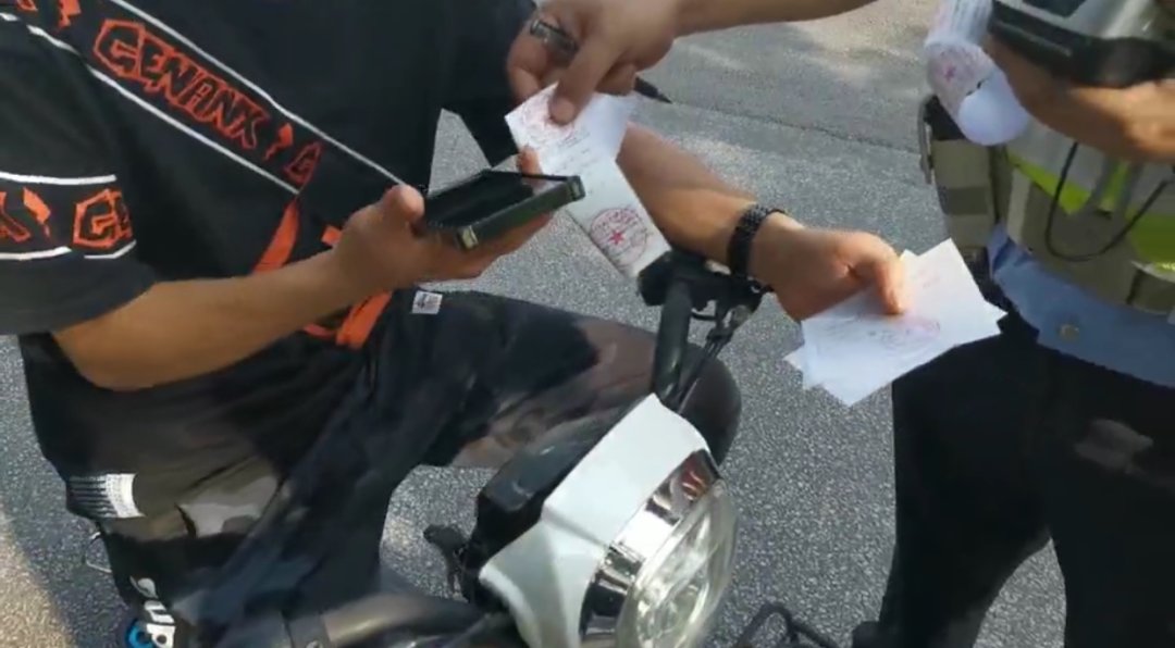刚刚|刚刚，扬州开出首批“不戴头盔”罚单