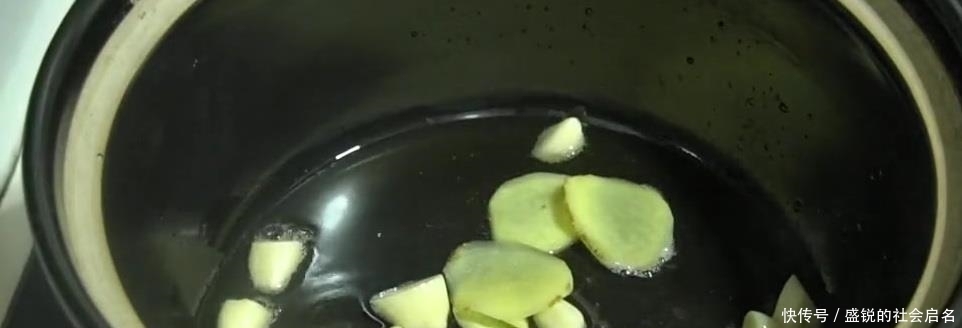  油炸|这样做的大虾比单纯用水煮的好吃，比油炸大虾更健康，赶紧试试