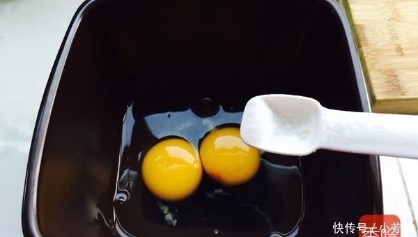 关键点|蒸鸡蛋羹，不要直接加水，记住2个关键，保证丝滑柔嫩又鲜美