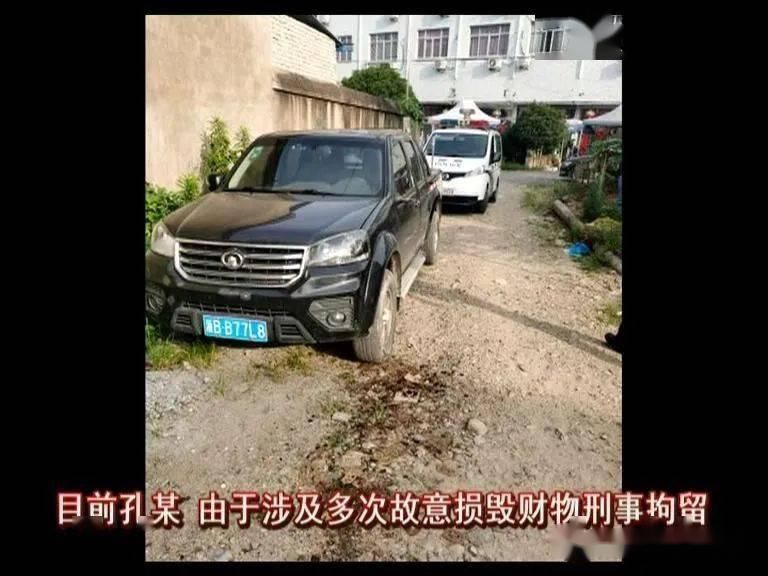  活见鬼|一个月被掰5次后视镜，车主一看监控真是活见鬼了……